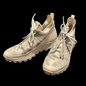 ECCO Exostrike Phorene Sneakers Size 38 Gray Camouflage Low Top flaw in notes